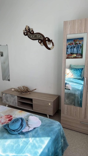 2 bedrooms, iron/ironing board, travel cot, free WiFi