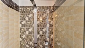 Dusche, Haartrockner, Bidet, Handtücher