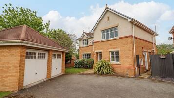 Cottage | Depan hartanah