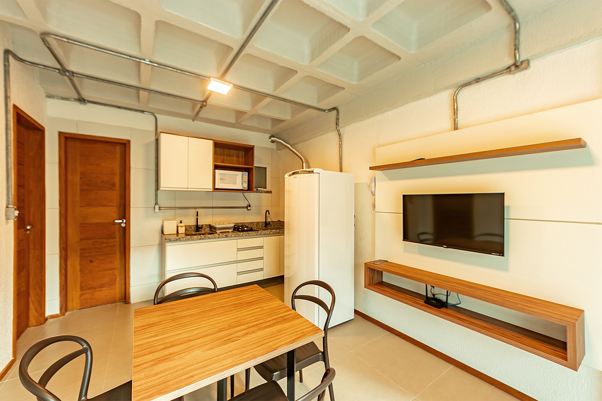Apartamento família | Cozinha privada | Geladeira grande, micro-ondas, cooktop, lava-louças