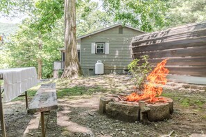 Property grounds - NEW Asheville Folk Mountain Home 3/2 & Sunroom! Nestled b/w Downtown & Smokies (Candler)