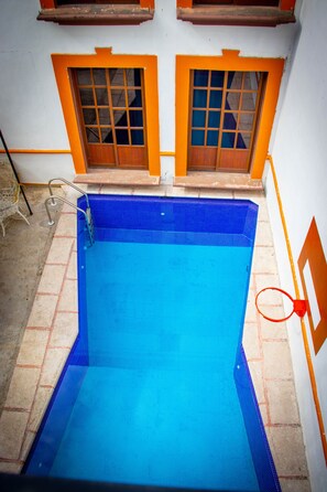 12 outdoor pools