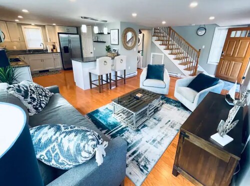 Coastal Cottage - Porch, Grill, Walk to Portsmouth