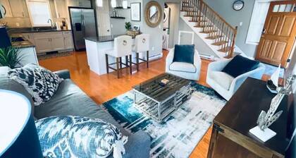 Coastal Cottage - Porch, Grill, Walk to Portsmouth