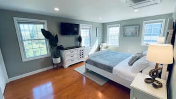 2 bedrooms, iron/ironing board, travel cot, free WiFi