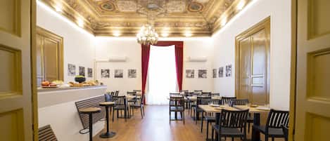 Petit déjeuner buffet compris tous les jours