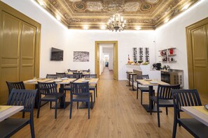 Free daily buffet breakfast - Ballarò Hotel (Palermo)