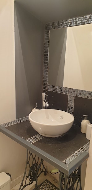 Een douche, een haardroger, zeep