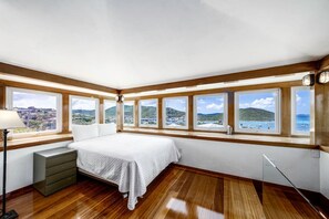 5 bedrooms, iron/ironing board, free WiFi, bed sheets