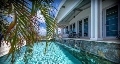 Vessup View · 5BR -Walk to the beach! Close to the Ritz Carlton!