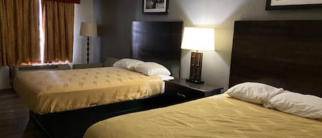 Basic Double Room, 1 Bedroom, Non Smoking | 1 bilik tidur, tilam berlapik, meja, ruang kerja komputer riba