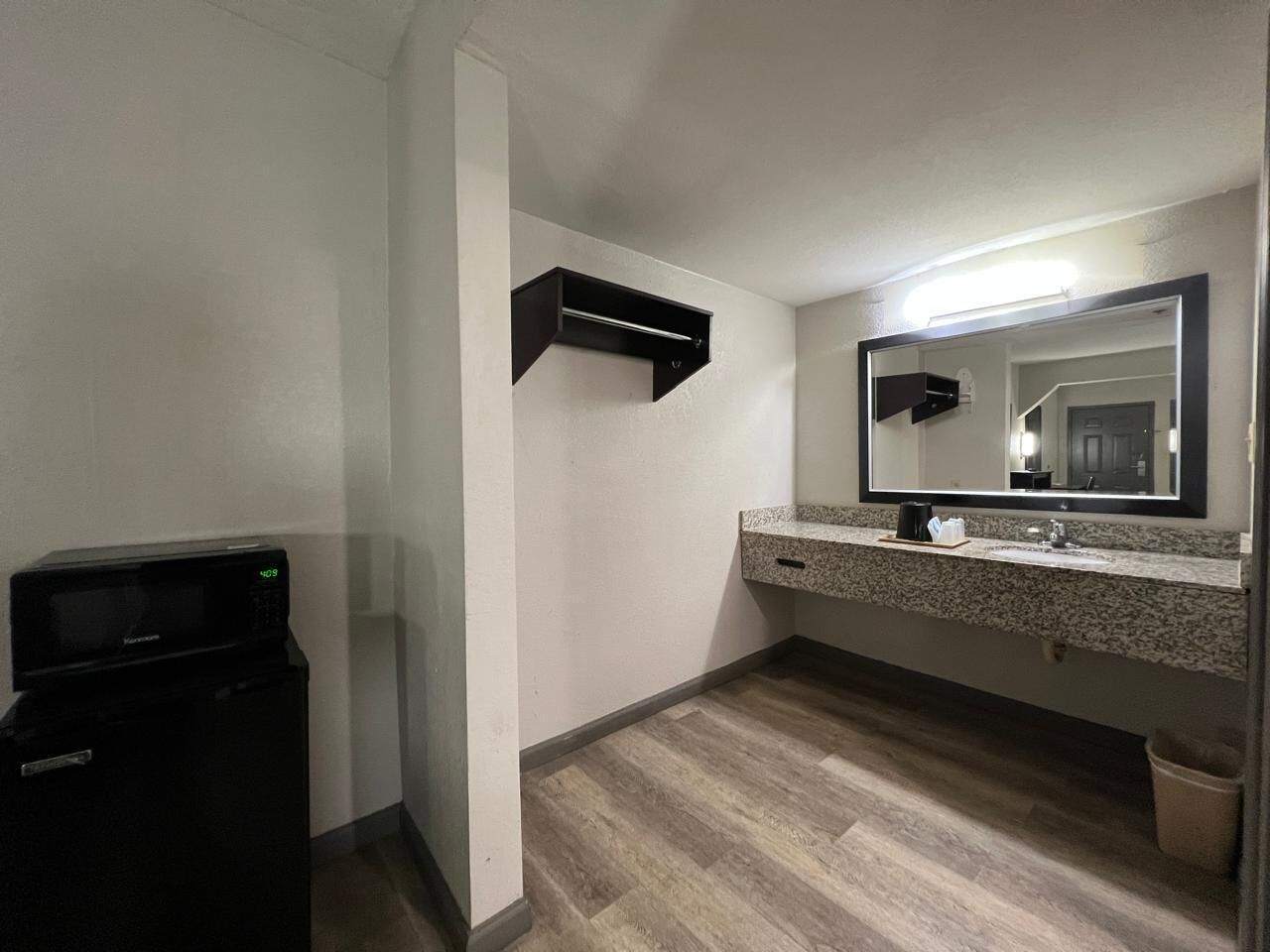 Suite, 1 cama King size, para no fumadores | Baño | Amenidades de baño gratuitas, secadora de cabello, toallas 