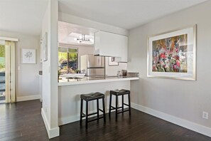 Fridge, microwave, oven, stovetop - ✨ NEW North End Boise Perch 🌳 Clean & Cozy Hideout (Boise)