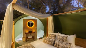 8 bedrooms, free WiFi, bed sheets