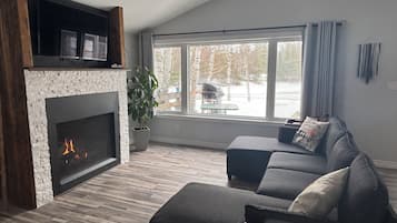 Smart TV, fireplace, DVD player, books