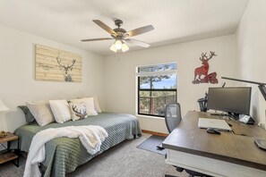 3 bedrooms, travel cot, free WiFi, bed sheets