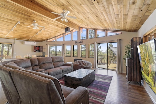 Secluded Forest Cabin - Hot Tub, Game Room & Views