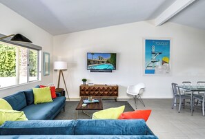 Smart TV - Luring Palms Oasis - A Ryson Property (Palm Springs)