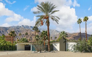 Property grounds - Bright & Harmonious Oasis - A Ryson Property (Palm Springs)