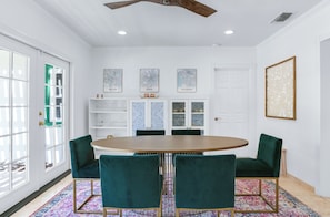 Dining - Petite Private Bungalow - A Ryson Property (Palm Springs)