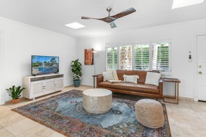 Smart TV, fireplace - Petite Private Bungalow - A Ryson Property (Palm Springs)