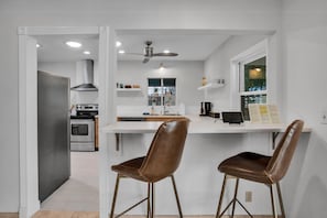 Fridge, microwave, oven, stovetop - Petite Private Bungalow - A Ryson Property (Palm Springs)