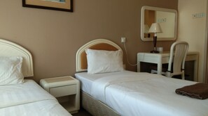 Room, 1 Bedroom | 1 bedroom, desk, bed sheets - OYO Home 90533 Nomadic Town Condo (Malacca City)