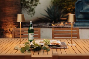 Outdoor dining - Casa Coyote - A Ryson Property (Palm Springs)