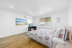 3 bedrooms, desk, iron/ironing board, free WiFi - PrivateHOUSE,3Bd1king2Queen w/kitchen,patio,BBQ,Ac,free parking,Laundry &WiFi (El Monte)