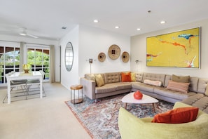 Smart TV - Chic Downtown Bungalow - A Ryson Property (Palm Springs)