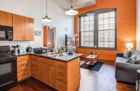 Fridge, microwave, oven, stovetop