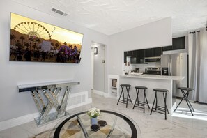 Fridge, microwave, oven, stovetop - Simple Elegance - A Ryson Property (Indio)