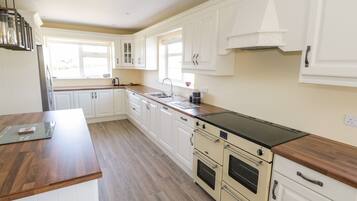 Casa de campo | Cocina privada | Lavavajillas y utensilios de cocina