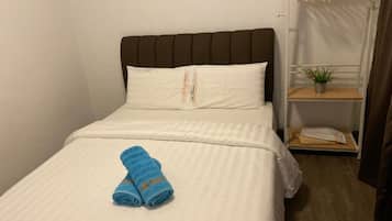 Room, 3 Bedrooms | 3 bedrooms, desk, bed sheets