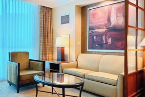 TV - MGM Signature /Strip & Sphere View/A20F /F1 Grand Prix View (Las Vegas)