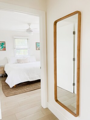 2 bedrooms, desk, travel cot, WiFi