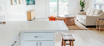 Ocean View Haleiwa Home - EPIC location steps from beach and downtown