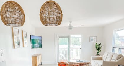 Ocean View Haleiwa Home - EPIC location steps from beach and downtown