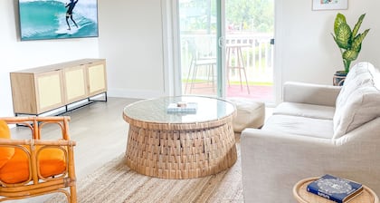 Ocean View Haleiwa Home - EPIC location steps from beach and downtown