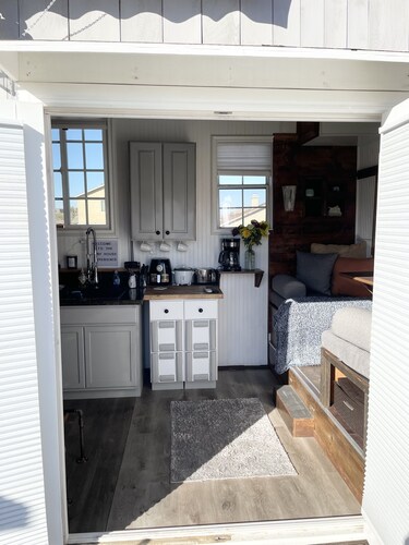 Luxurious Tiny House w/Hot Tub and Sauna. Pets OK! W/D in unit