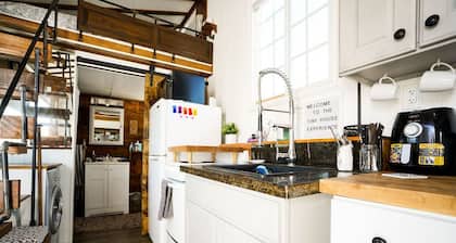 Luxurious Tiny House w/Hot Tub and Sauna. Pets OK! W/D in unit