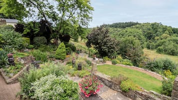 Cottage | Property grounds