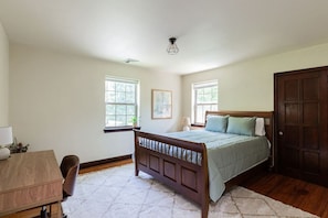 3 bedrooms, desk, iron/ironing board, travel cot - The Conestoga Cottage | Hot Tub, Rustic Charm, Near Downtown Lancaster (Conestoga)
