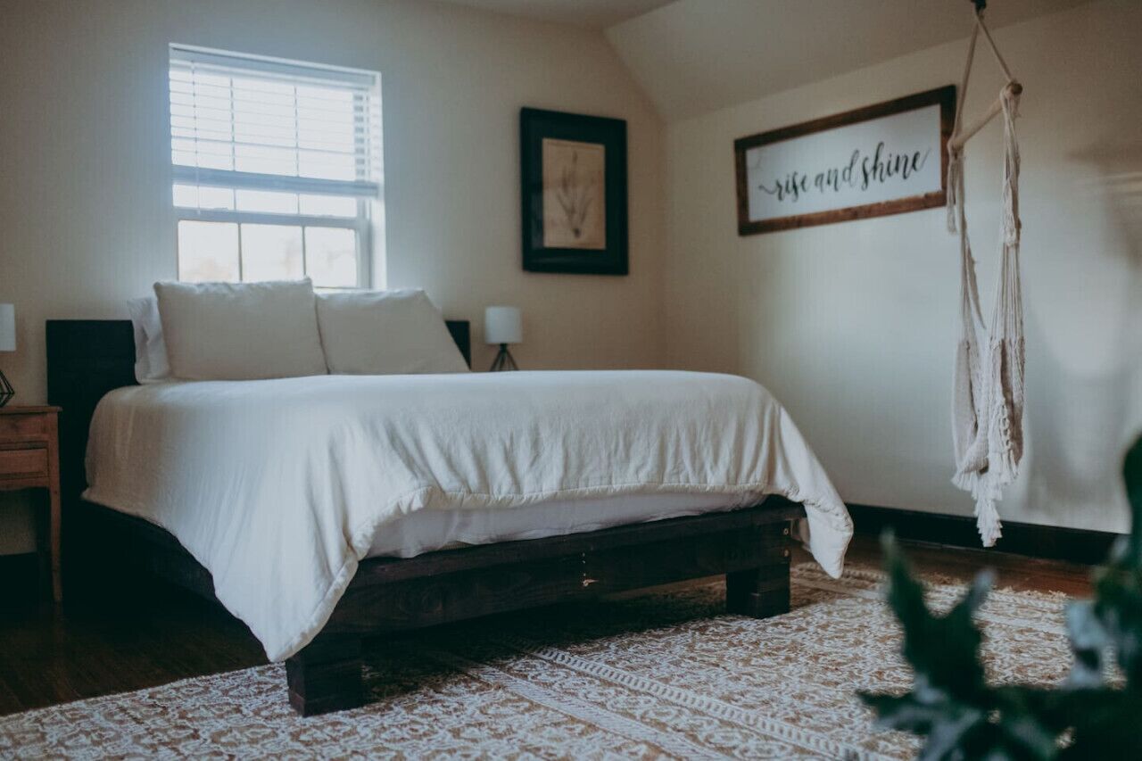 3 bedrooms, desk, iron/ironing board, travel cot