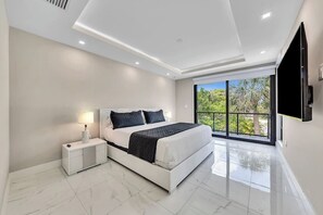 3 bedrooms, iron/ironing board, free WiFi, bed sheets - ***VillaPlaya brand new home, modern style resort! (Fort Lauderdale)