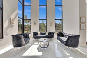 TV, offices - ***VillaPlaya brand new home, modern style resort! (Fort Lauderdale)