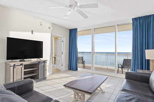 Fernseher, Tischtennisplatte