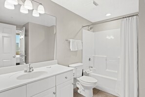 Shower, jetted bath, hair dryer, towels - Official Majestic Beach Resort - T2 0401 - 3BR 2BA - Sleeps 8 (Panama City Beach)