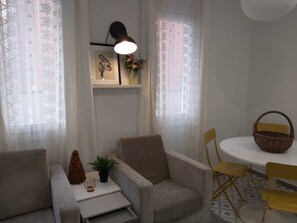 Flat-screen TV - House in Baiona next to ladeira beach and Santa Marta. (Baiona)