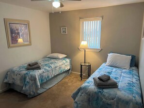 Desk, iron/ironing board, free WiFi, bed sheets - Wonderful two-bedroom home with a full kitchen (Pierre)